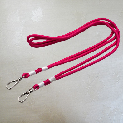 Metal hook lanyard